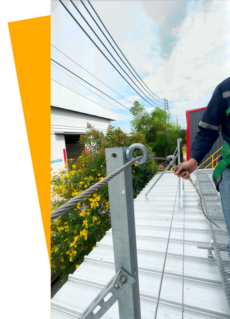 Guard Rail กันตกบนหลังคาเมทัลชีท ติดตั้งพร้อม Walkway | WMT