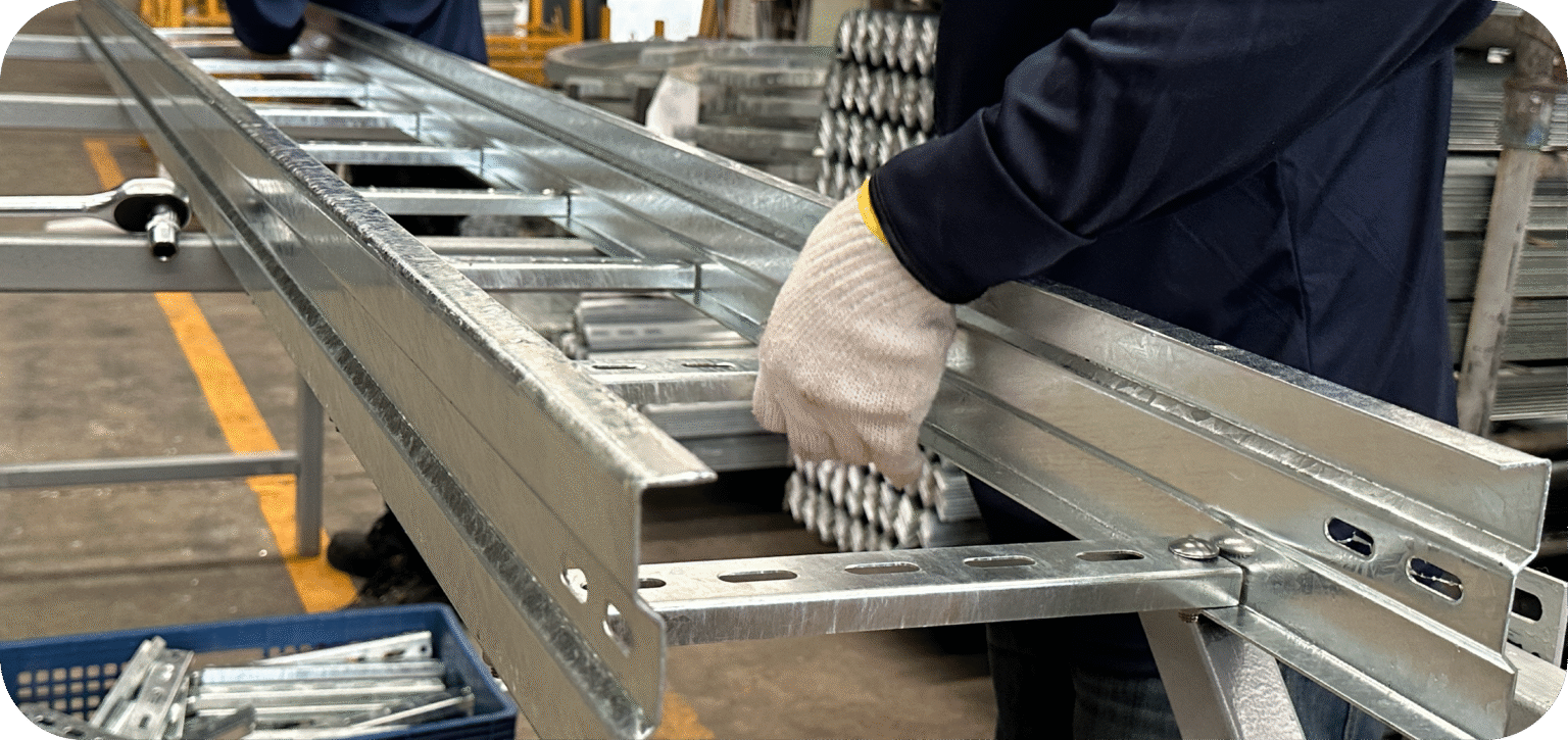 รางบันไดเหล็ก Cable Ladder HDG ภายในอาคาร พร้อมระบบร้อยสายไฟ